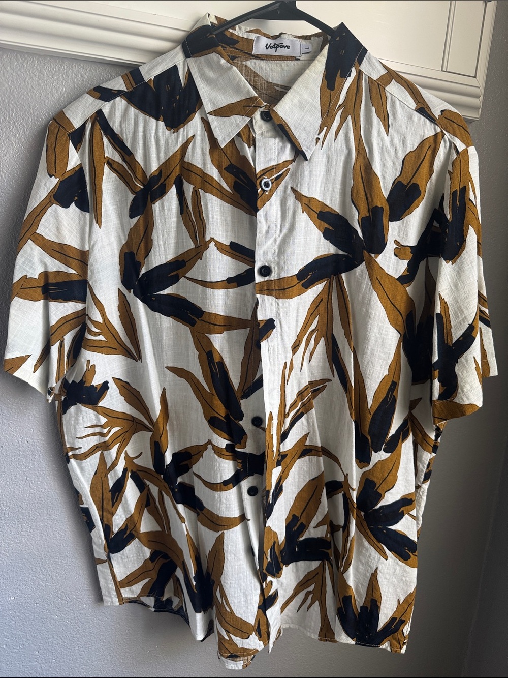 Vatpave White Short-Sleeve Button-Down with Mustard & Black Leaf Print